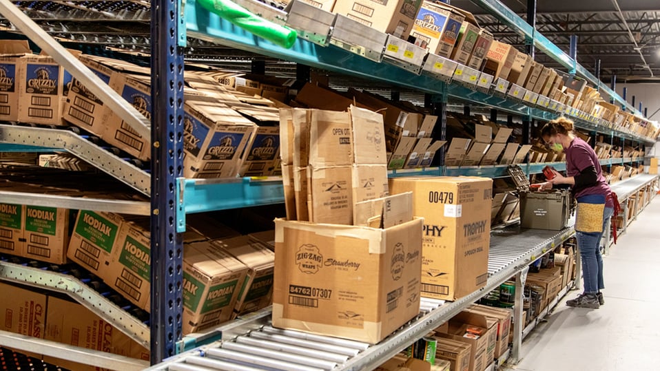 3pl-logistics-carton-flow-with-gravity-conveyor