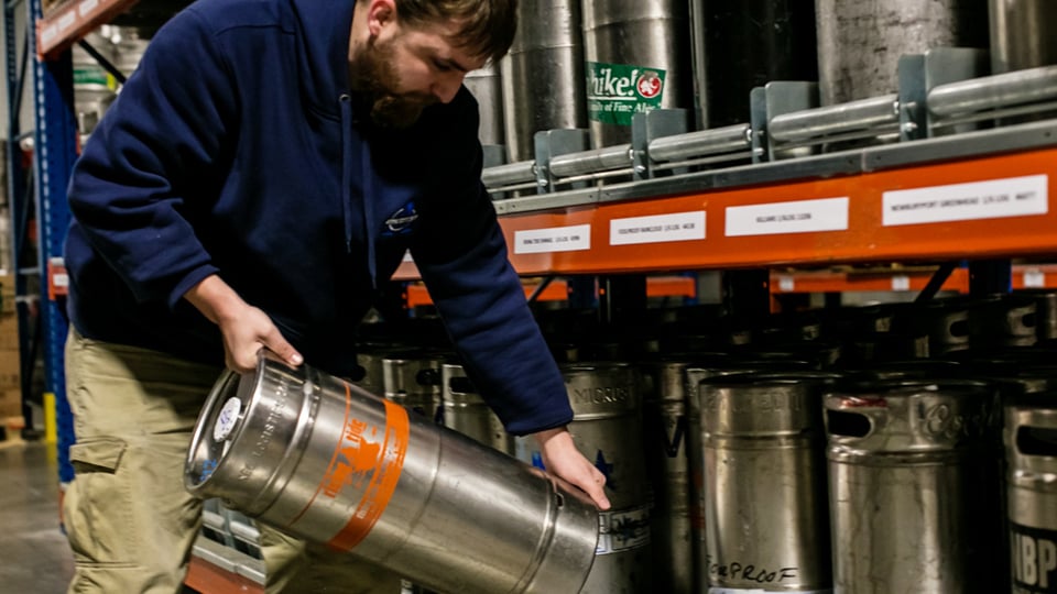 atlas distributing keg picking with carton flow