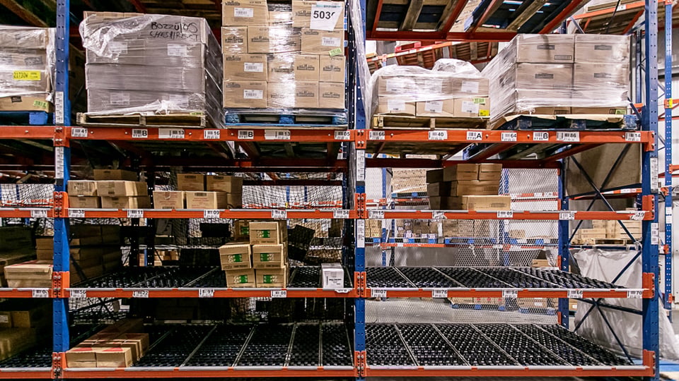 carton flow with pallet rack