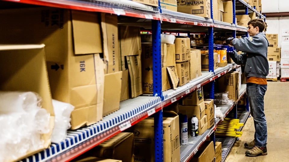carton-flow-warehouse-order-picking