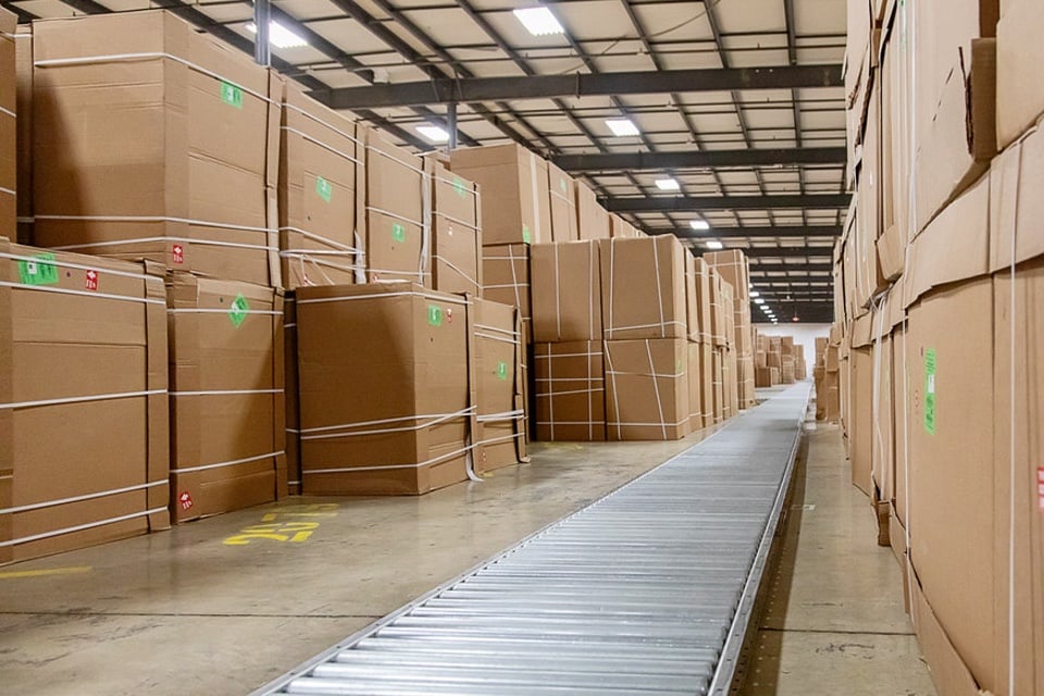 gravity-conveyor-warehouse-distribution