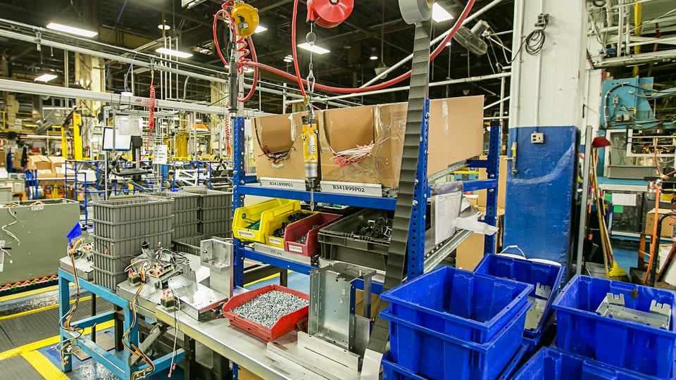 industrial workstation for manufacturing kitting