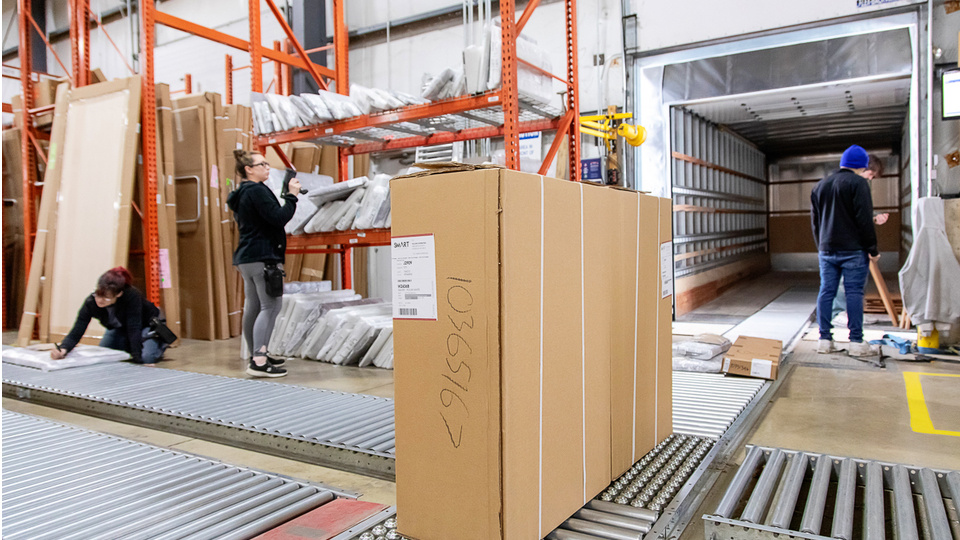 gravity conveyor warehouse truck unloading